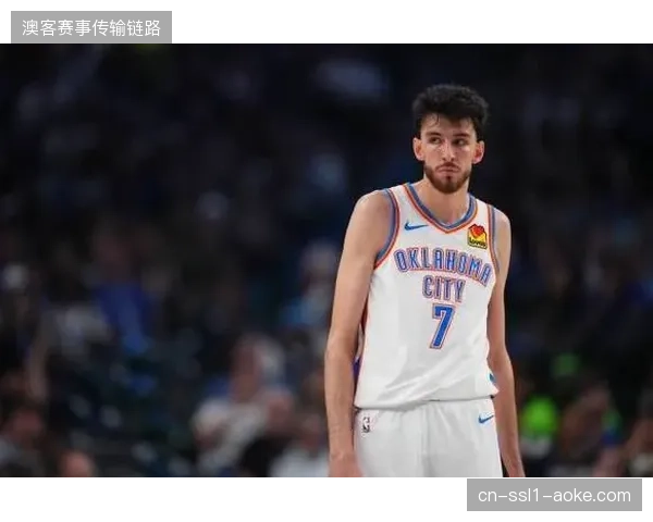 切特·霍姆格伦凭借联盟顶级的护框效率，将对手篮下命中率压制到47%统治禁区
